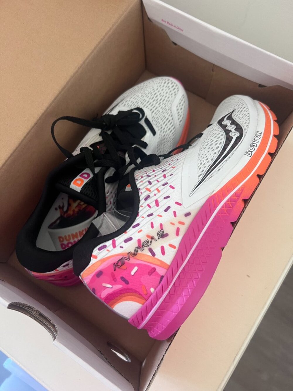 Women's Saucony Kinvara 9 Dunkin' Donuts Boston Sneakers Size 9 - Picture 4 of 5